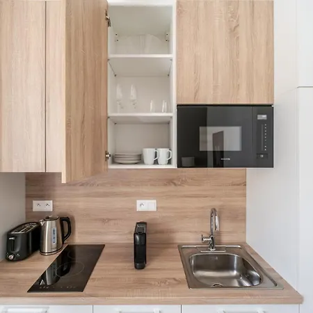 Letna Residence By Blueground