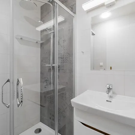 Blueground Holesovice View Nr Vltava Prg-53 شقة براغ