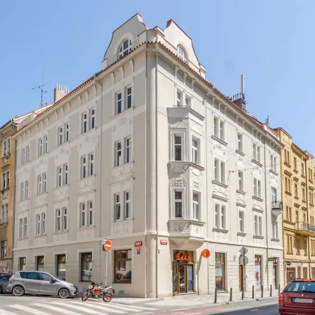 Blueground Holesovice View Nr Vltava Prg-53 شقة براغ