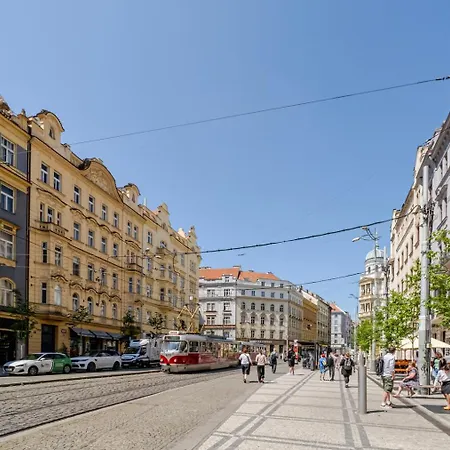 Blueground Holesovice View Nr Vltava Prg-53 شقة براغ