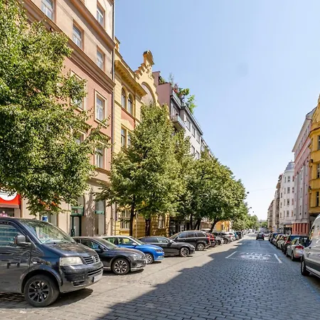 Blueground Holesovice View Nr Vltava Prg-53 شقة