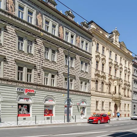 Blueground Holesovice View Nr Vltava Prg-53 *